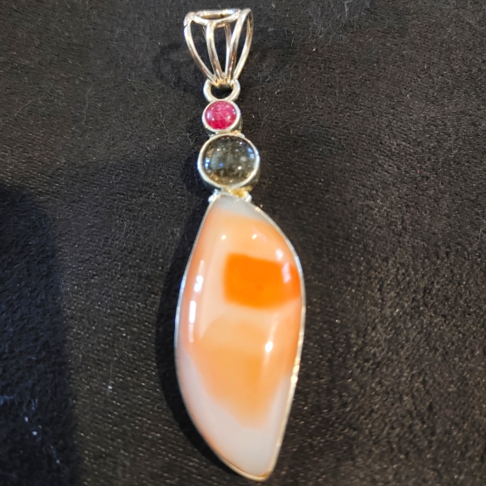Beautiful Three stone pendant